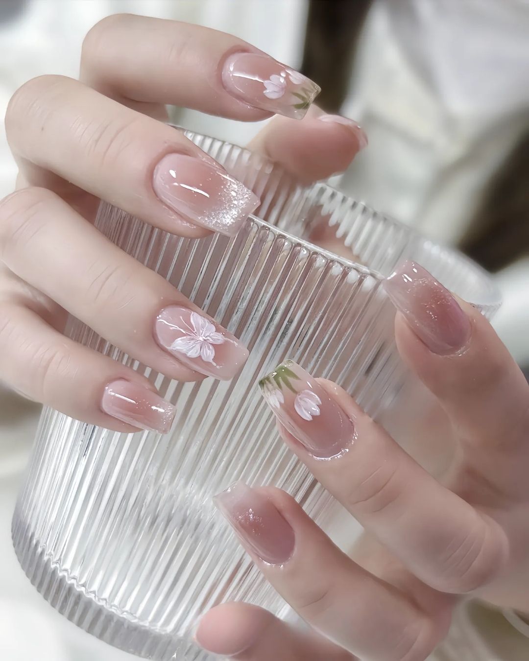 Mẫu nail sơn thạch vẽ hoa khô ẩn gel