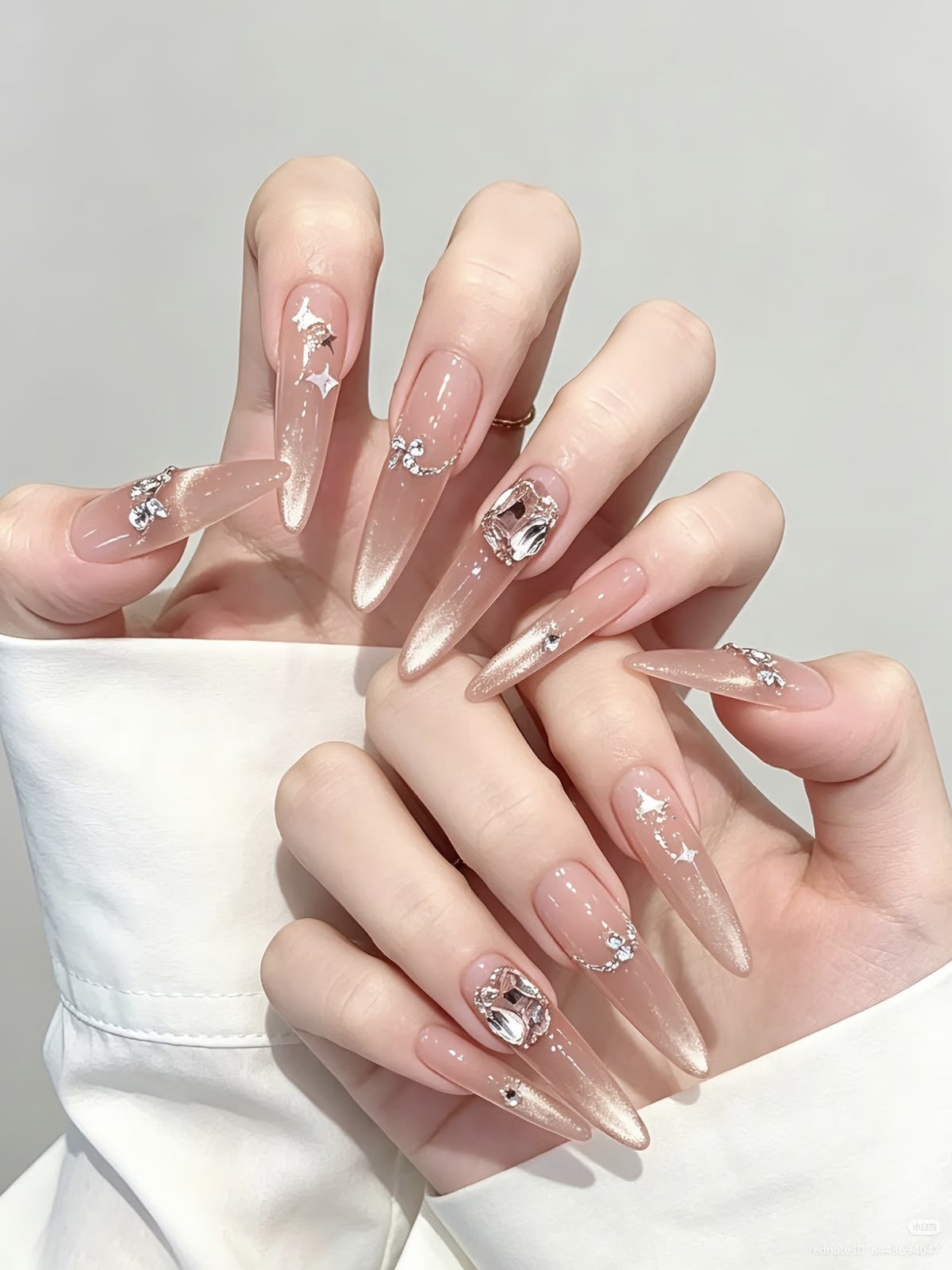 Những mẫu nail đẹp cho móng dài tone thạch hồng ngọc trai